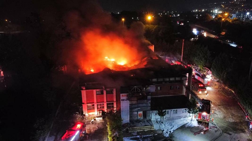 Sakarya’da kozmetik fabrikasında yangın - Resim: 34